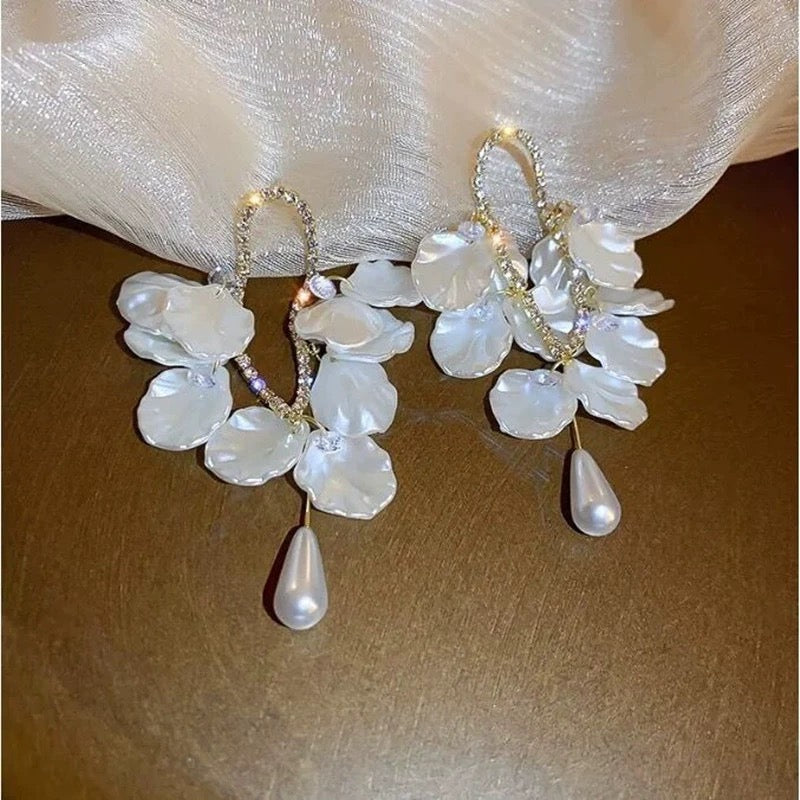Exquisite white drop earrings