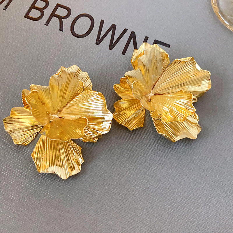 Floral shaped large earrings