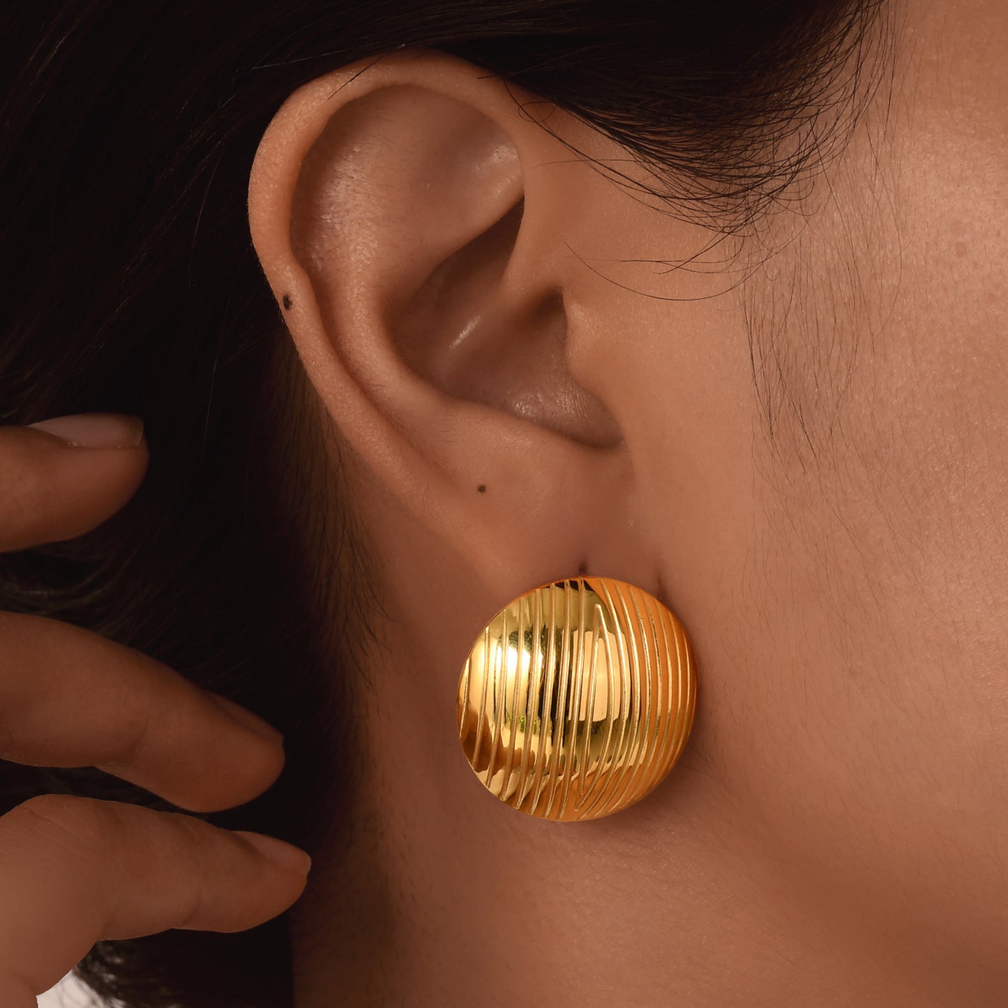 18k round gold earrrings