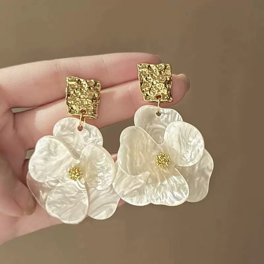 White and gold resin earrings