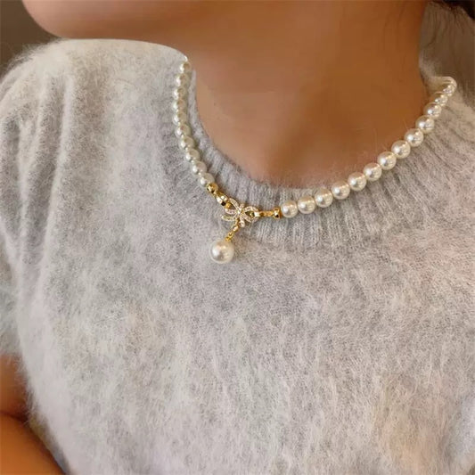 Bowed pendant Necklace