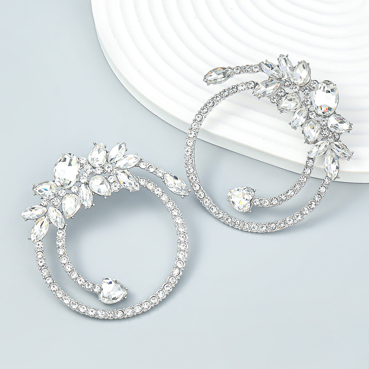 Glamorous exagerrated earrings