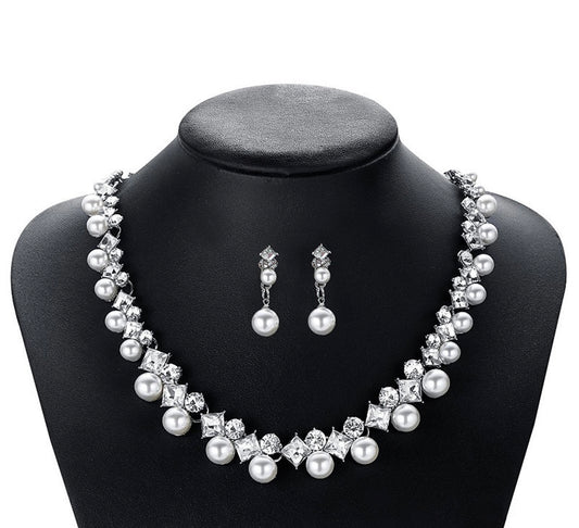 Pearls and zircon necklace set