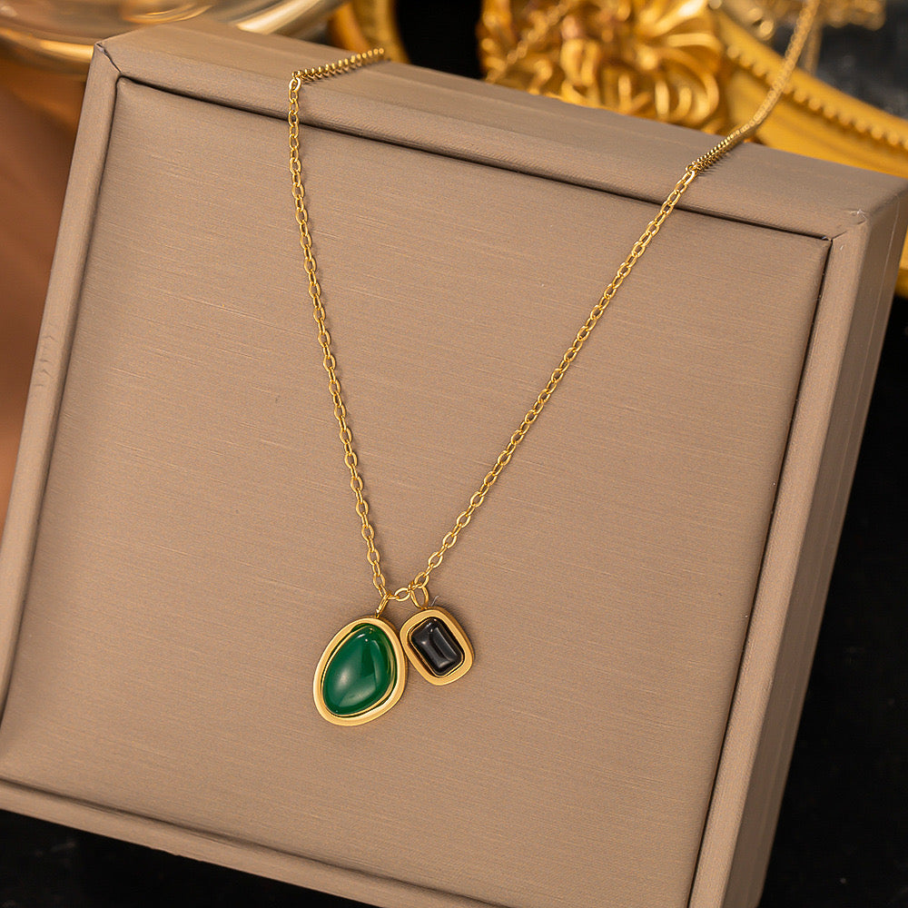 Emerald and black pendants necklace