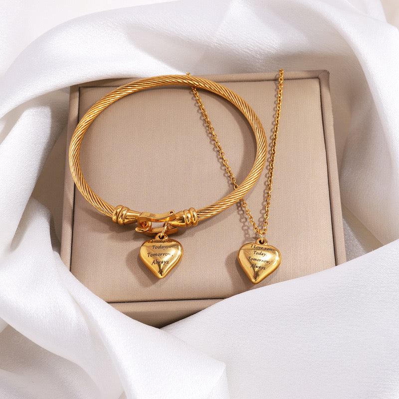 Amor necklace and bracelet set