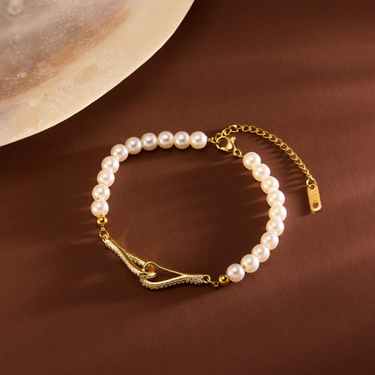 Gold pendant looped pearl bracelet