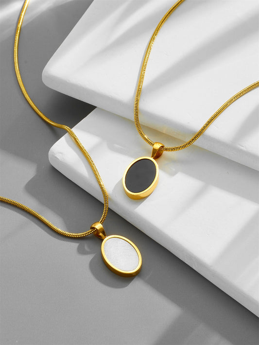 18k Gold Round Oval Pendant Necklace