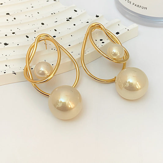 Offwhite pearl drop earrings