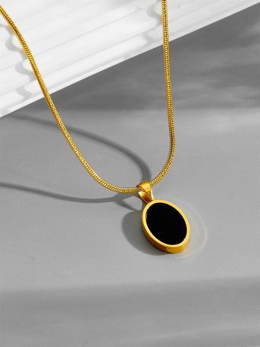 18k Gold Round Oval Pendant Necklace