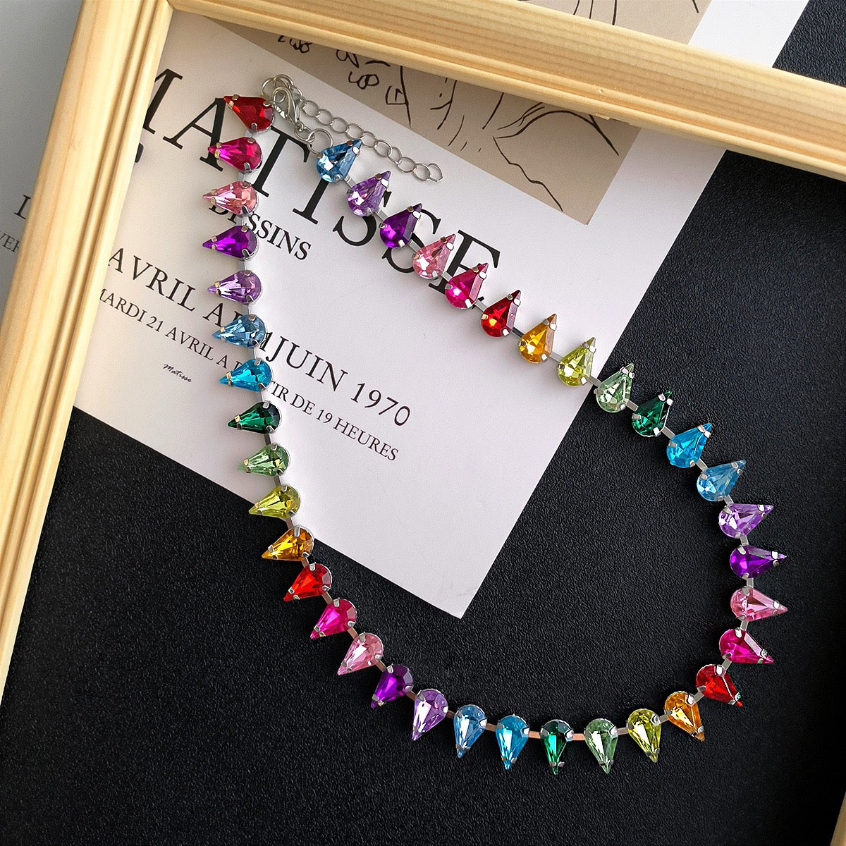 Colored clavicle teardrop necklace