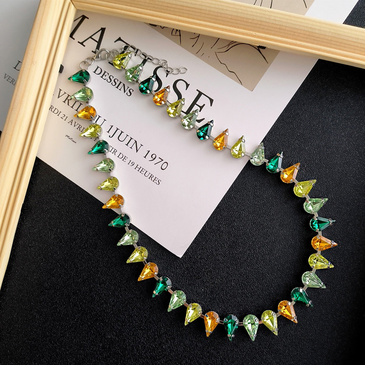 Colored clavicle teardrop necklace