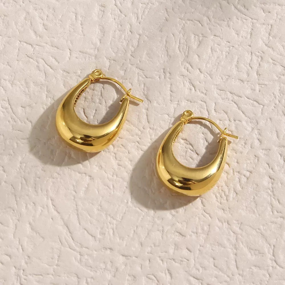 18k U-shaped Gold Earrings