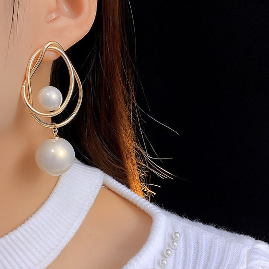 Offwhite pearl drop earrings