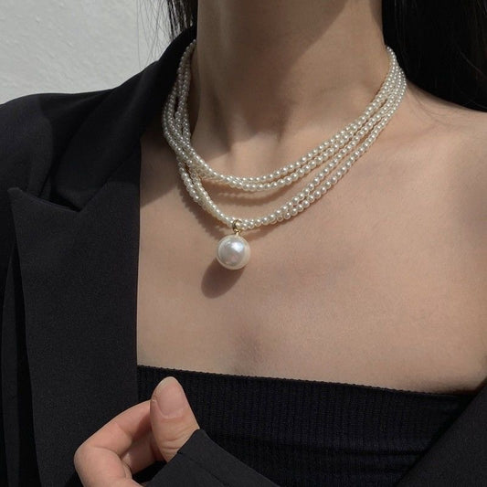 Round pendant layered pearls