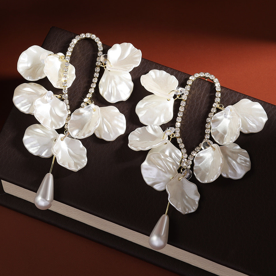 Exquisite white drop earrings