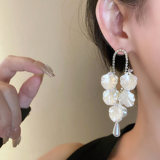 Exquisite white drop earrings