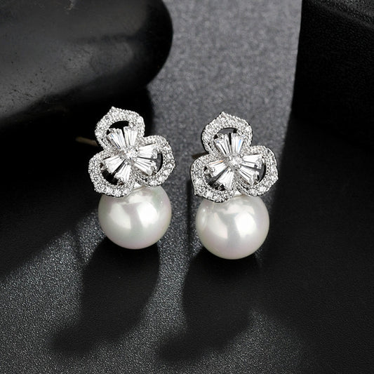Zircon three leaf pearl earrings