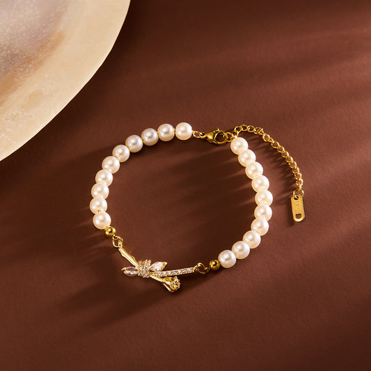 Floral shaped pearl bracelet