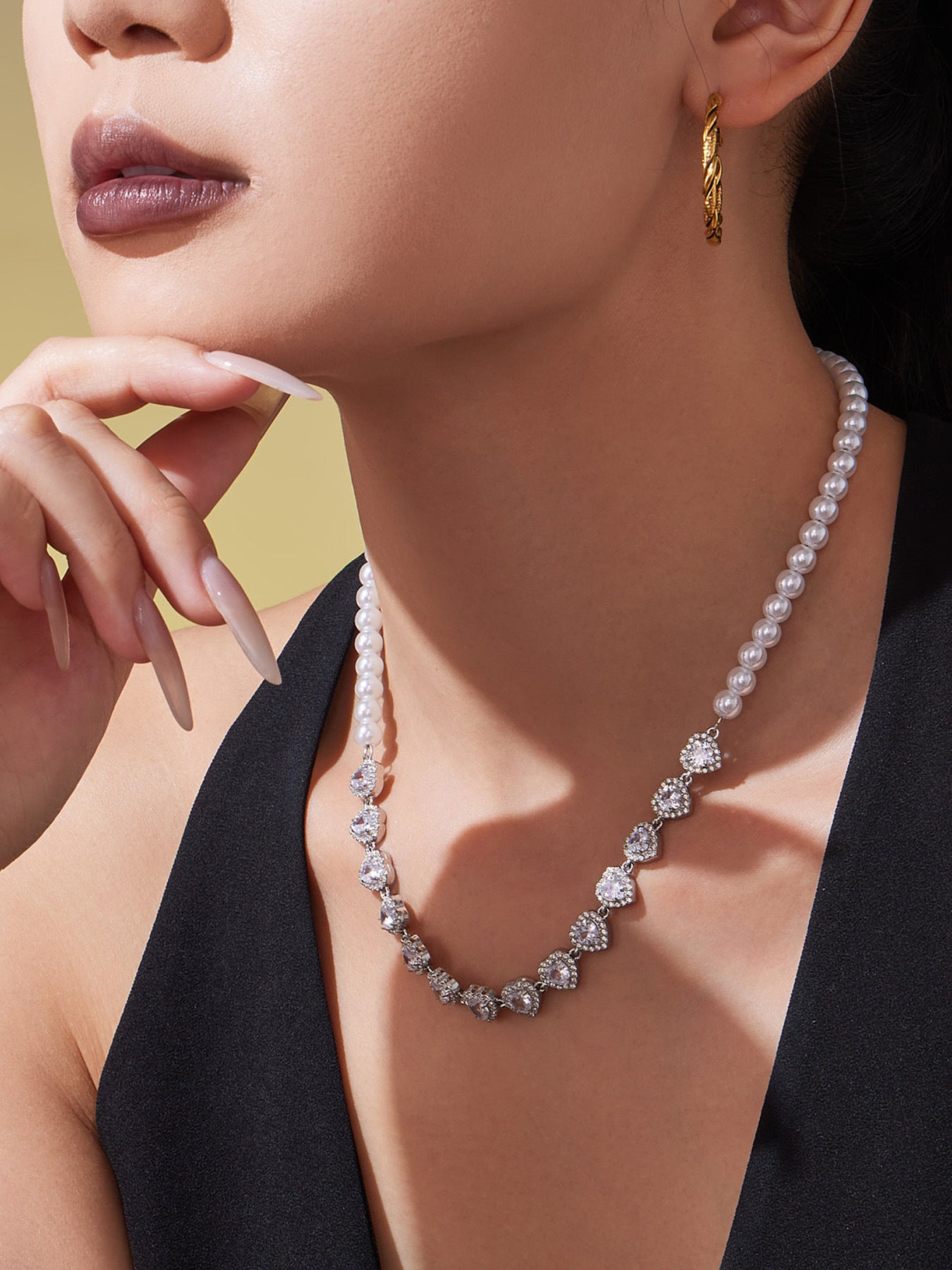 High-Gloss Shell White Pearl Beads and Heart-Shaped Zircon Necklace