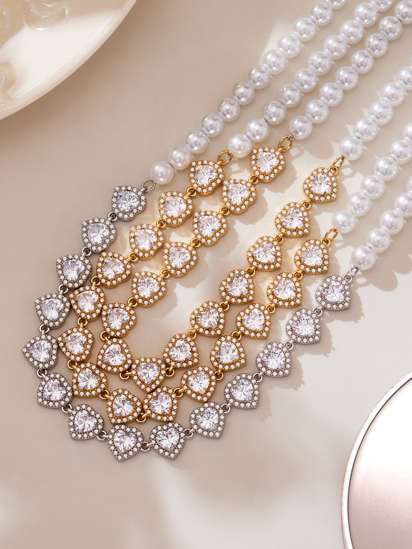 High-Gloss Shell White Pearl Beads and Heart-Shaped Zircon Necklace