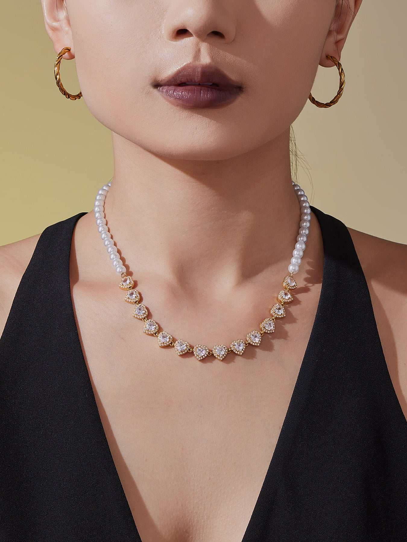 High-Gloss Shell White Pearl Beads and Heart-Shaped Zircon Necklace