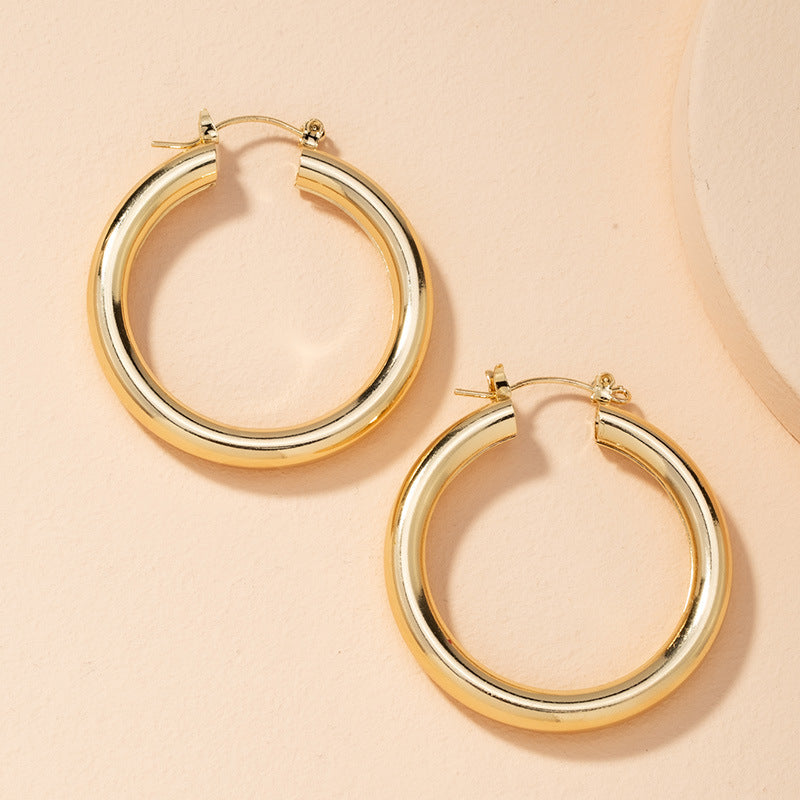 Classic gold hoops earrings