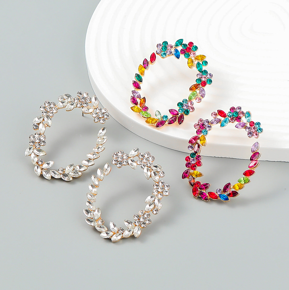 Round shaped statement earrings