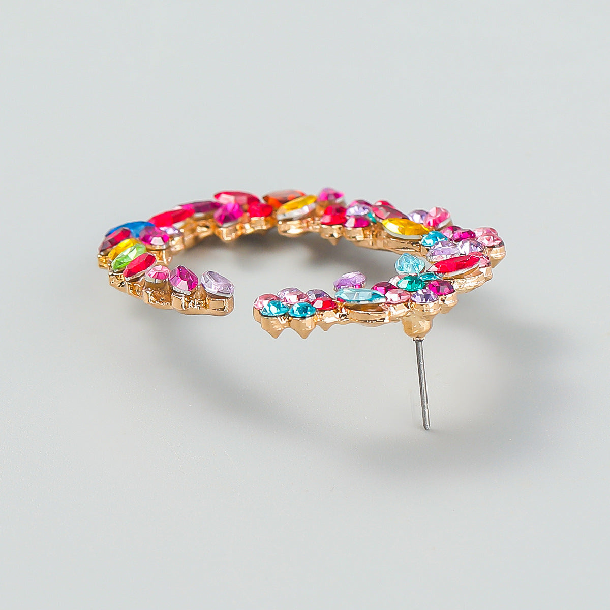 Round shaped statement earrings