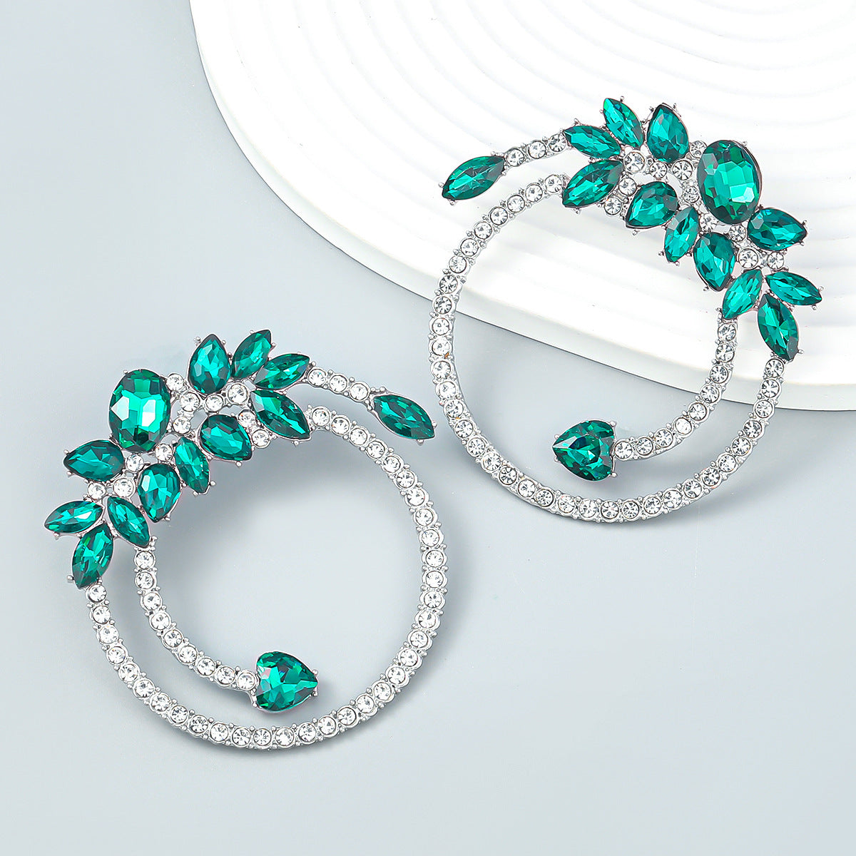 Glamorous exagerrated earrings